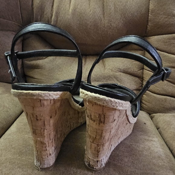 Fergalicious By Fergie Black Wedge Sandals Size 6.5 - Picture 4 of 6